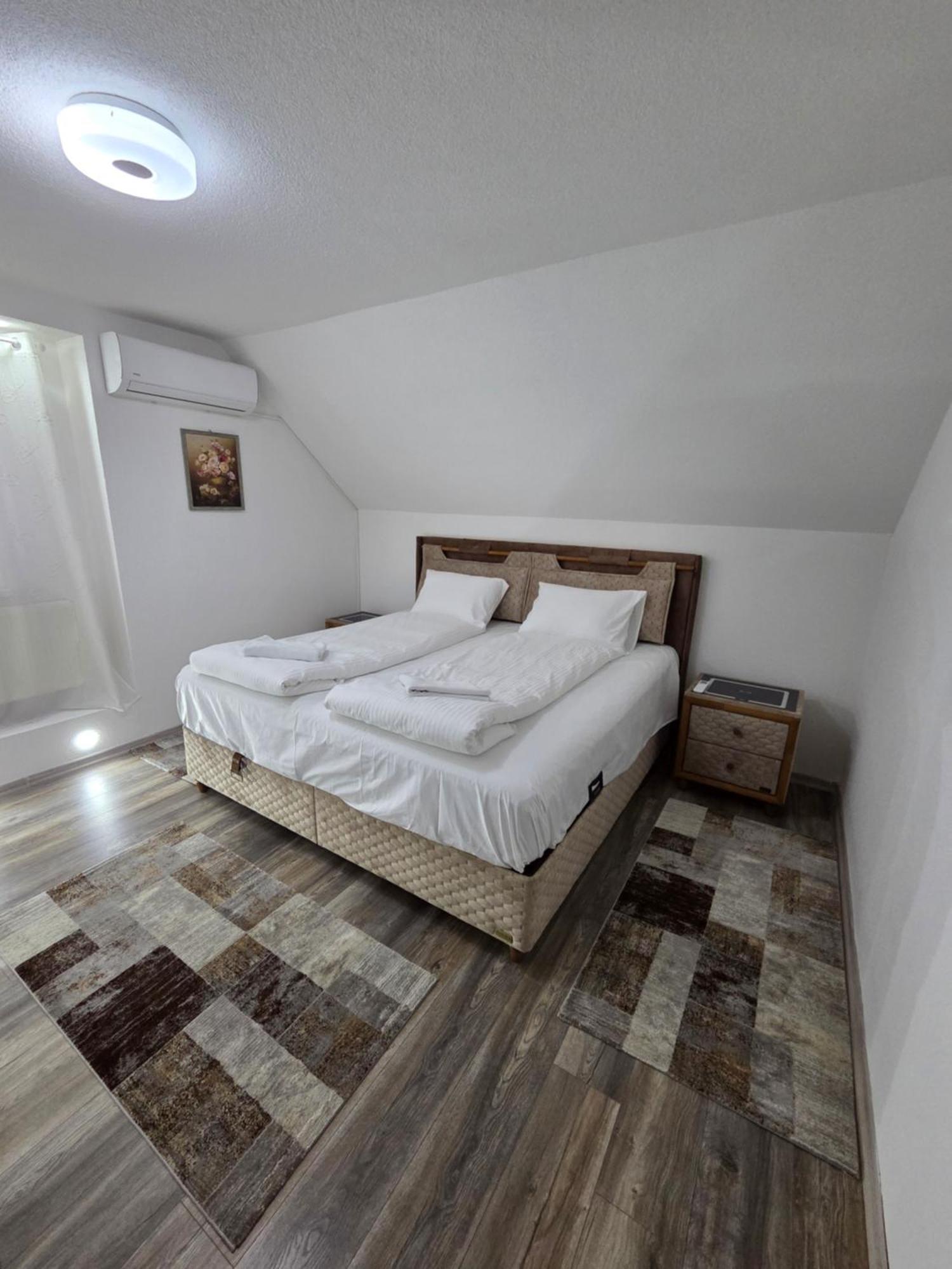 New Luxury In Center Apartment