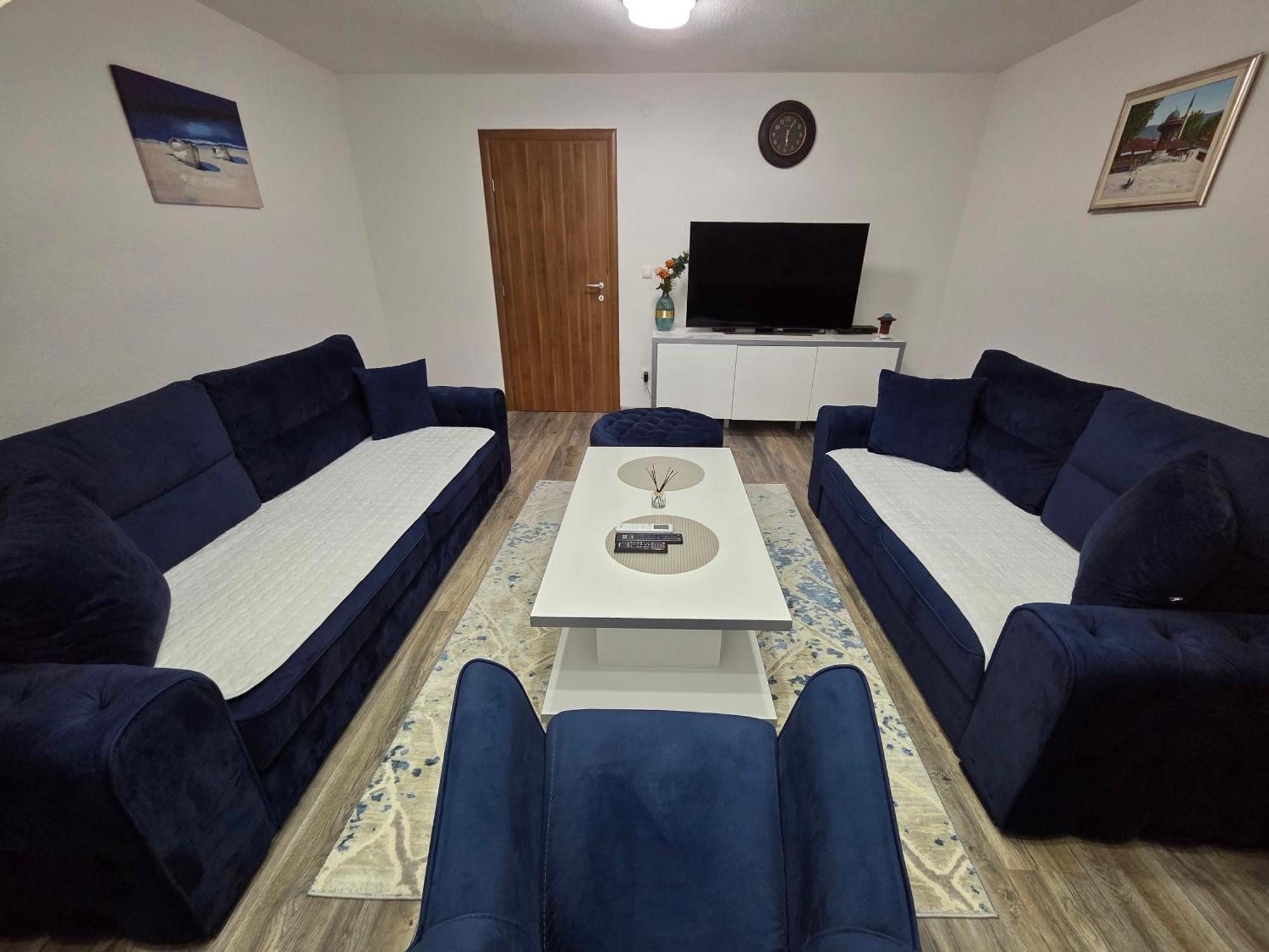 New Luxury In Center Apartment